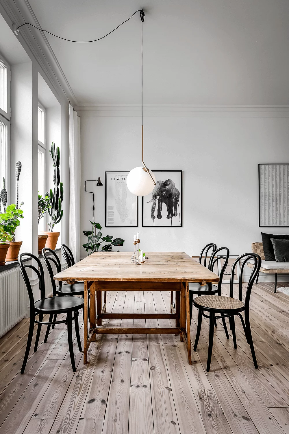 this is one of the characteristics of Scandinavian interiors, reclaimed wood style with wooden floors and wooden table(1)