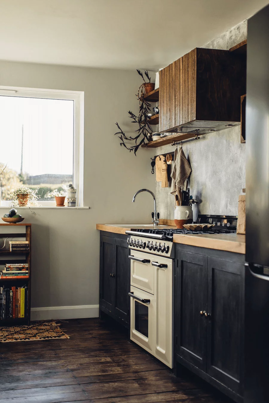 this shows an example of industrial accents in a kitchen and with a Scandinavian twist(1)