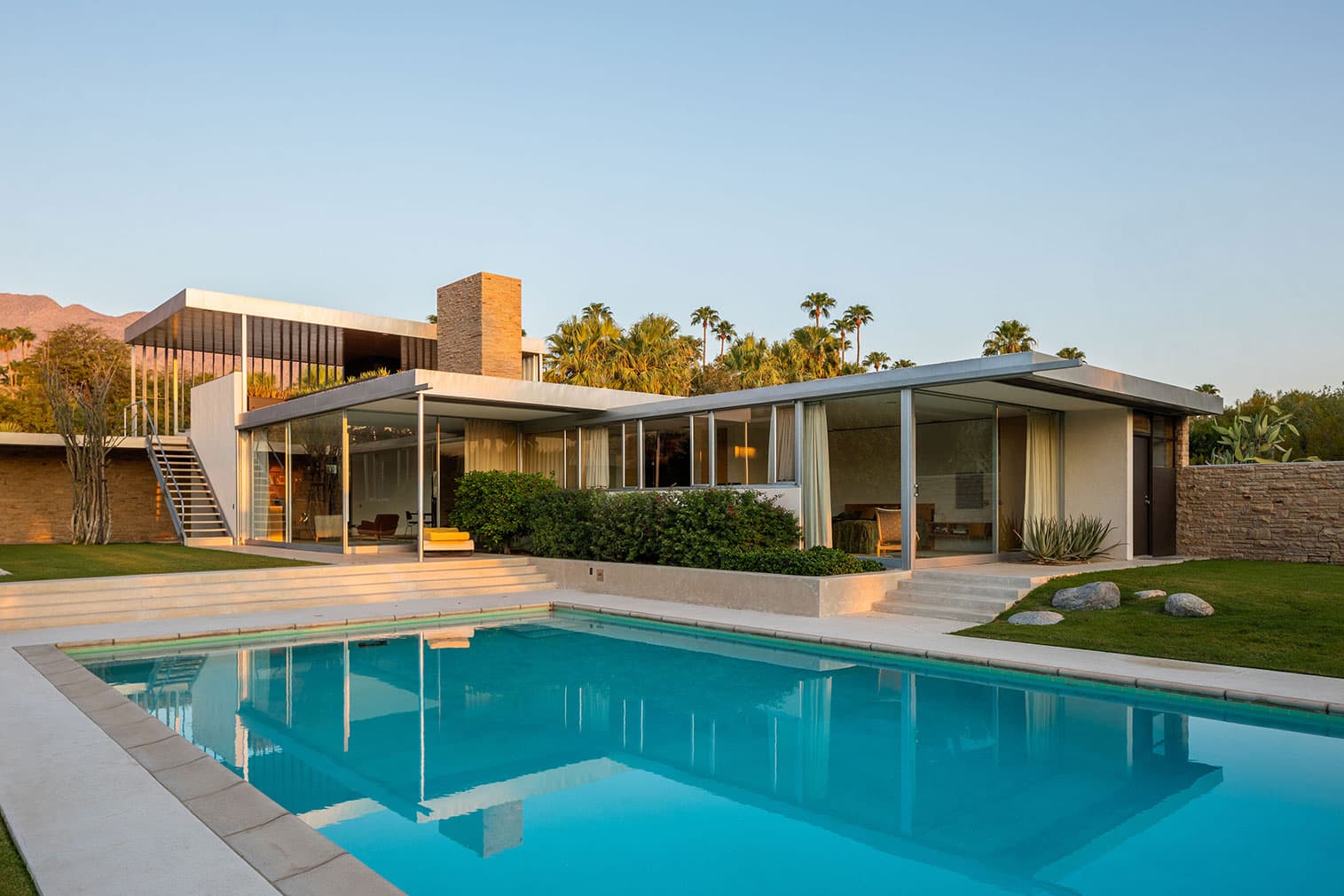 this is the back garden richard netra kaufmann desert house in palm springs