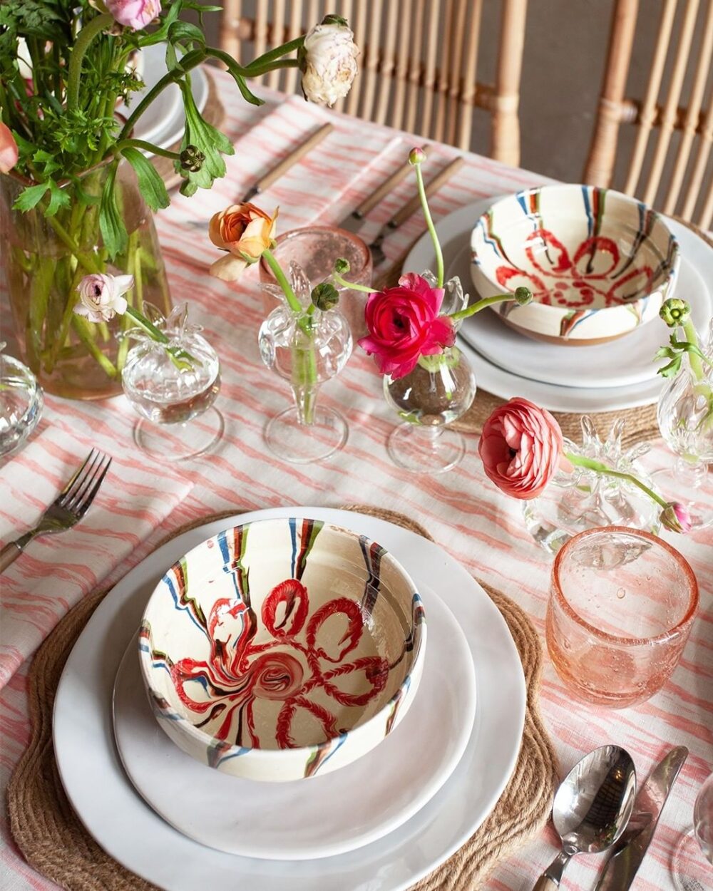 Design A Stunning Tablescape In 4 Steps