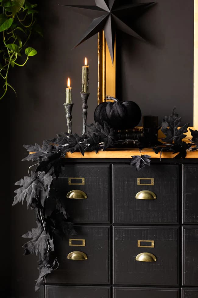 Elegant Halloween Décor maple garland