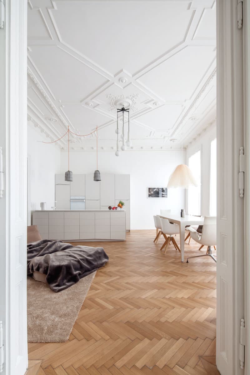 Viennese-Apartment-with-durable-herringbone-floors